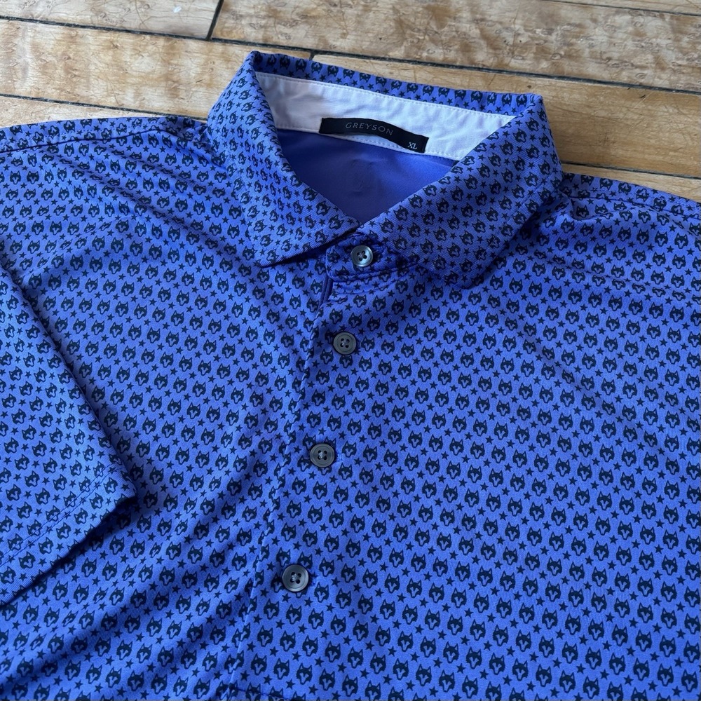 Greyson Performance Golf Polo Shirt AOP Wolf Logo Mens XL Stretch Blue Preppy